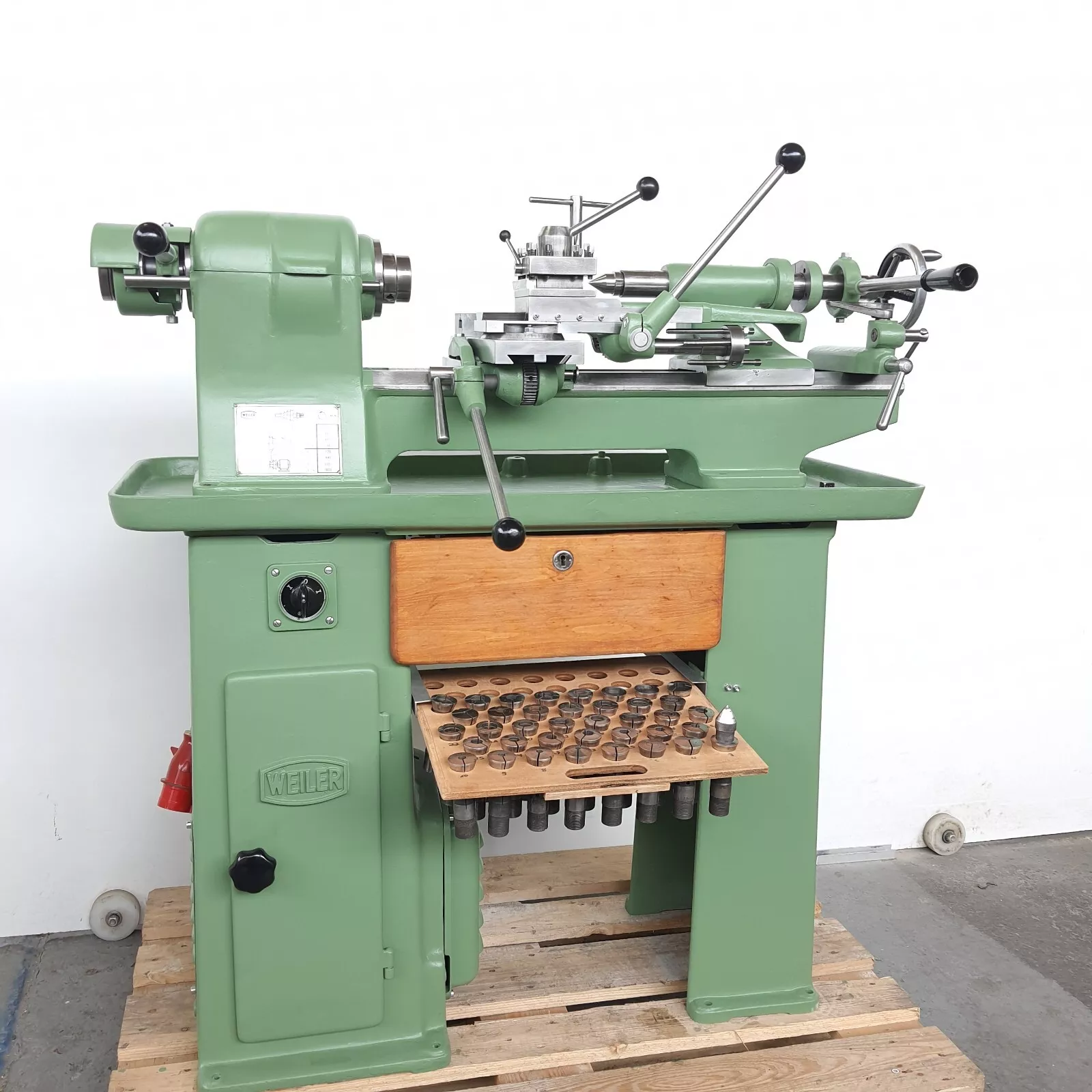 Weiler 260-28 Lathe with accessories